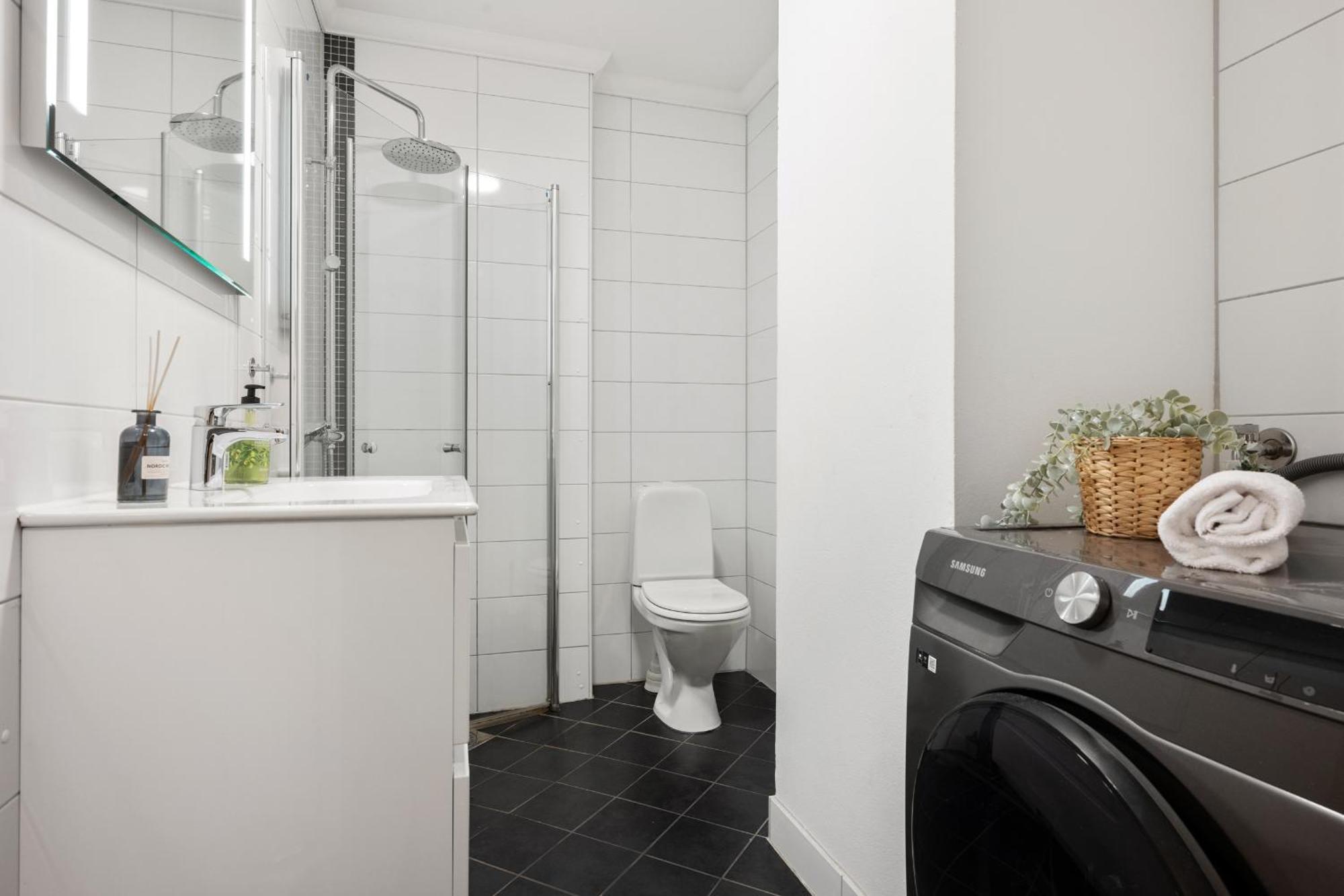 New! Modern City Apt: Central W/ Private Entrence Apartman Bergen Kültér fotó